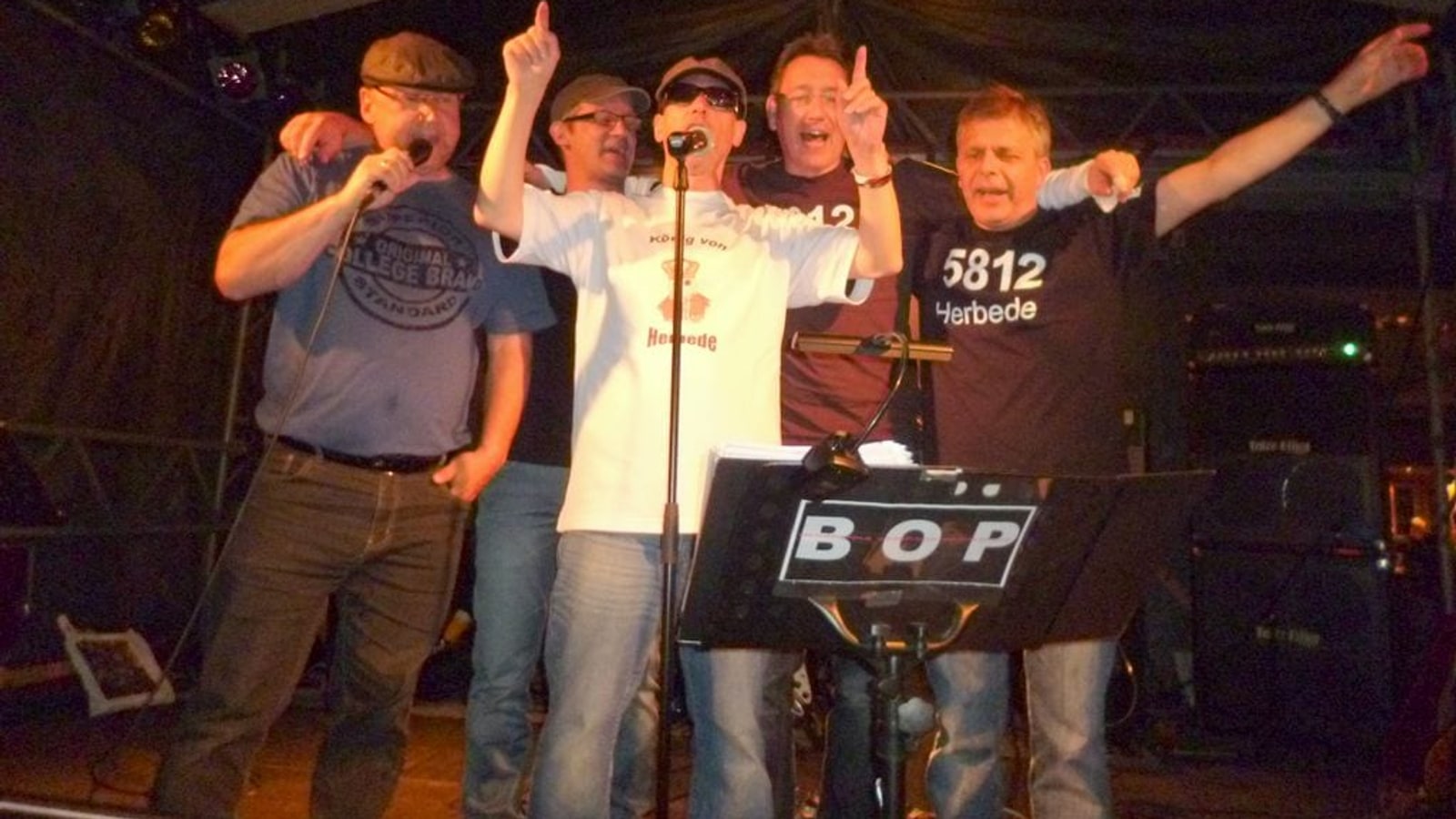 BOP als Gruppe auf der Bühne